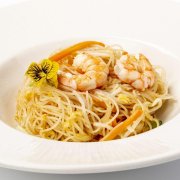 110 SPAGHETTI DE RIZ AUX FRUITS DE MER MÉLANGÉS