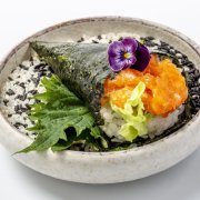 68 SAUMON ÉPICÉ TEMAKI