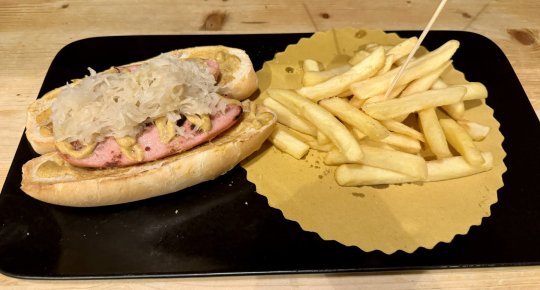 TYROLEAN HOT DOG PLATE