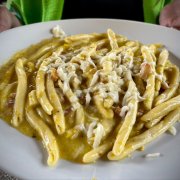 FUSILLI CILENTANI MIT KÜRBISBLUMEN